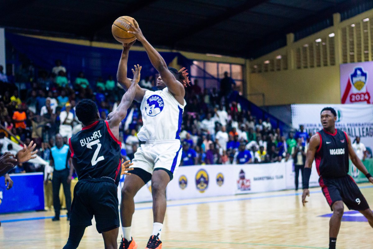 RiversHoopers's tweet image. Action Pictures from the first half. 

#NPBLFinal4 
#TheCrowning