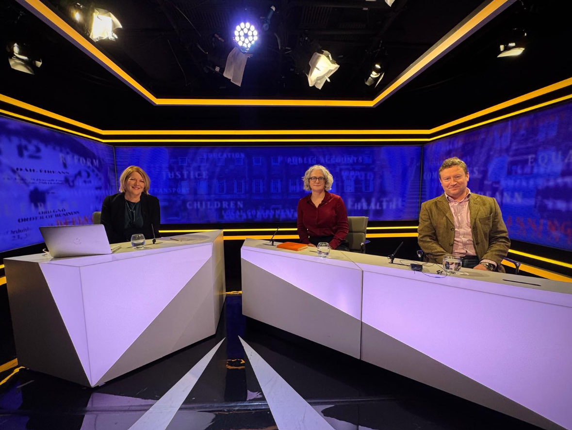florNEWS's tweet photo. Thanks for brilliant analysis on Nov’s programme: the role of the @PresidentIRL with @dkennytcd, Prof Gail McElroy, &amp; @PatLeahyIT. Also the #Future40 report on Ireland in 2065!  Thanks to @howardemma,
Prof Martina Lawless ESRI &amp; @DanielTMurray As always, great teamwork at OirTV🎬 https://t.co/Bz4gRq2YpA