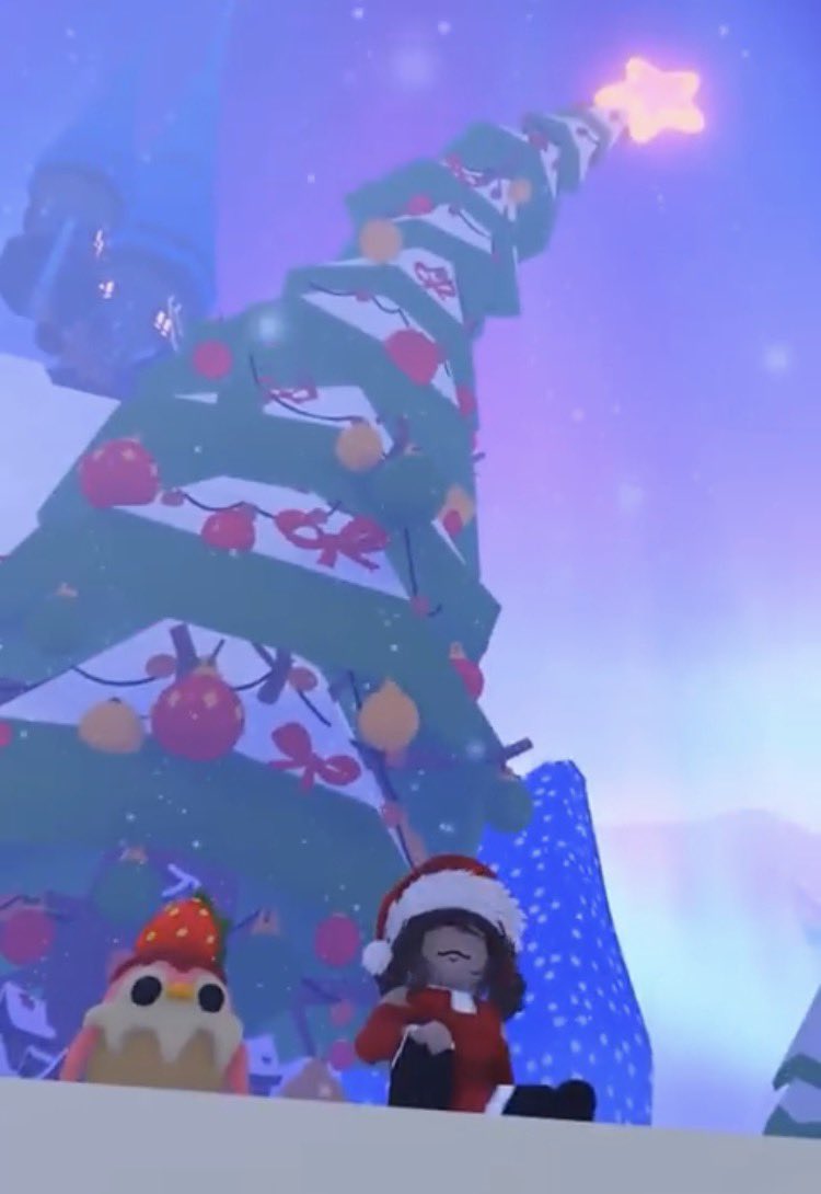 BloxyMiner's tweet image. First-look at newly decorated FESTIVE Adoption Island! 🎅🏻🎄