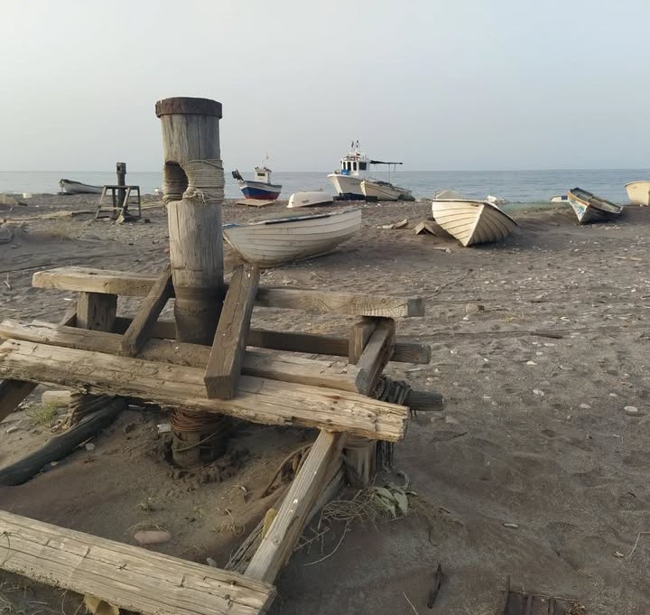 Torno para varado de los barcos. 
El la playa del Alquian/Almería.