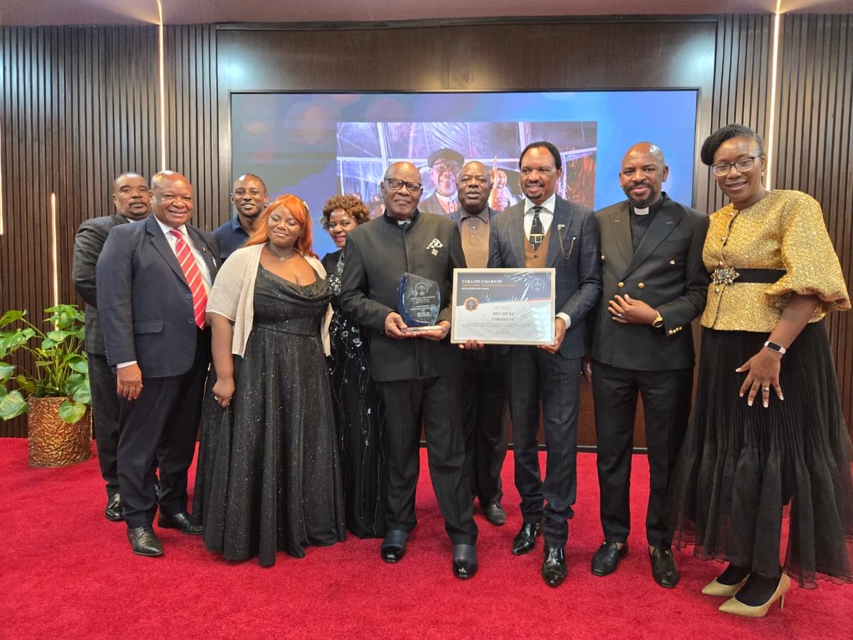 As we reflect:  @Epsa Mamelodi. We gave Dr Tshawane his flowers with award of Collins Chabane Community Service. The Chairperson of the Collins Chabane Foundation,Mbazima Shilowa officiated with EPCSA Leadership and Chabane Family.⁦⁦<a href="/SABCinLimpopo/">#SABCLimpopo</a>⁩ <a href="/CapricornFMNews/">CapricornFM News</a>⁩