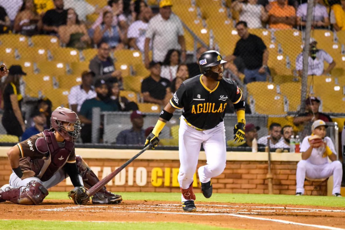 Alberto Rodríguez, de las Águilas Cibaeñas, ostenta el mejor promedio de LIDOM en noviembre. El nativo de Cotuí batea .516 (31-16), con OBP de .595, SLG de .871 y OPS de 1.466.

#franmerdeportes #lidom #aguilascibaeña