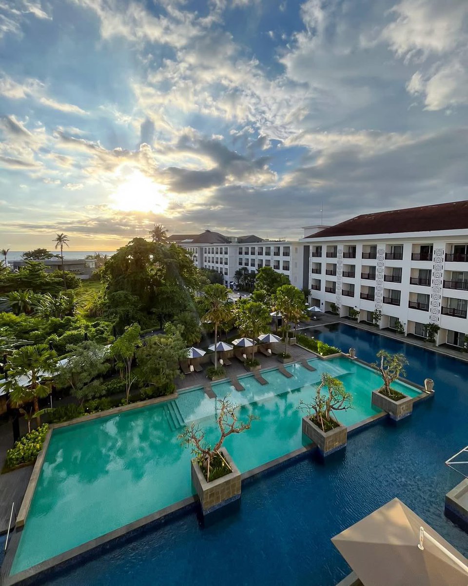نفسك تجرب شي فخم وجديد وبسعر مناسب ؟
فندق Grand Mercure Seminyak في جزيرة #بالي وقريب للشاطئ 
وموقعه قريب من المطاعم والمقاهي في سمنياك 
🔥احجزه عن طريقنا بسعر اقل من مواقع الحجوزات المعروفة