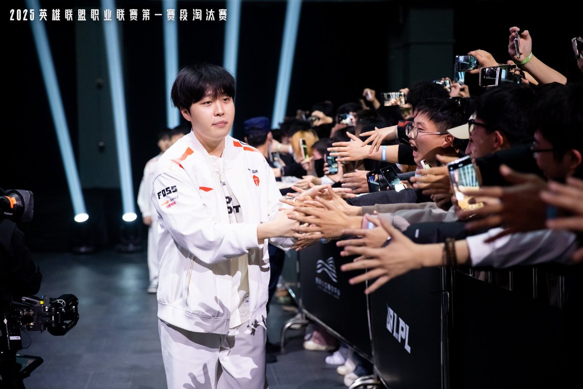 tttttyuc's tweet photo. Since 2019, Kanavi has played 624 games in LPL, winning 416 games and 134 MVPs. 
He won MSI2023, won LPL 5 times, made intl 8 times, received regular split MVP twice and made 1st team all pro 7 times. 

"That's a real fking legacy to leave" https://t.co/49PmNS79DU