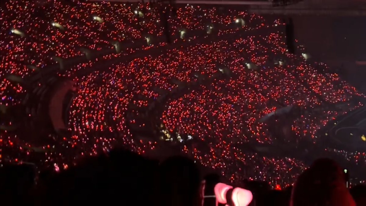 blondiemandu's tweet image. the d2 red ocean for jennie ate so bad. oh jennie ur so loved