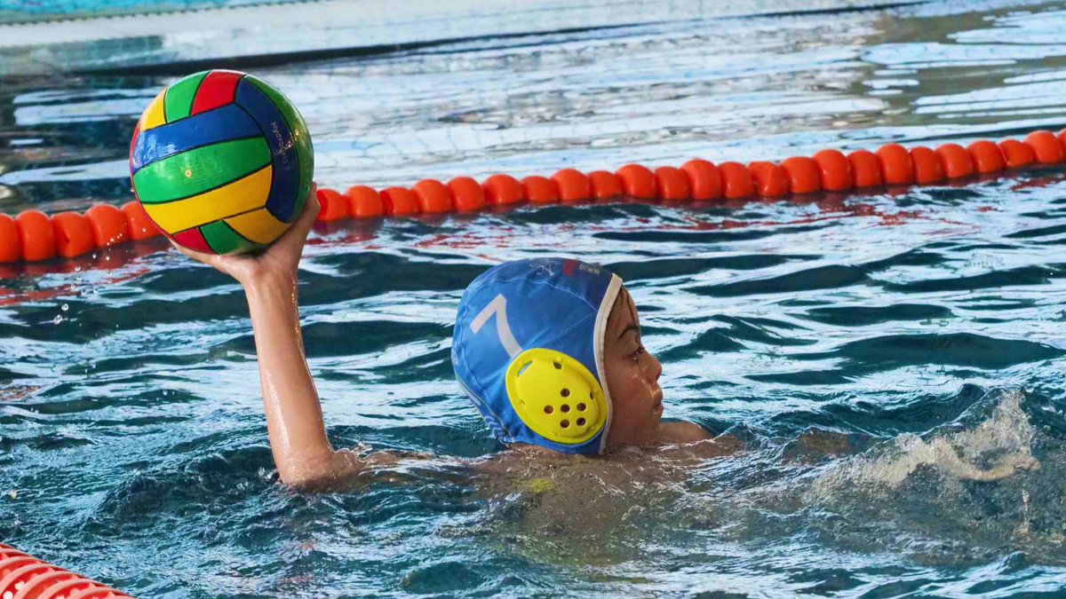 #WP #JJDDMM <a href="/MADRID/">Ayuntamiento Madrid</a>
Las chicas y chicos #alevines de nuestra #escuela compiten en los Juegos Deportivos Municipales
🔝🤽‍♀️➕🤽‍♂️🔝
Objetivo: #divertirse en #equipo y #aprender a jugar al #waterpolo de la mano de sus técnicos
#trainhard
#play4fun
#elpololopeta
📸<a href="/fmn_oficial/">FMN</a>