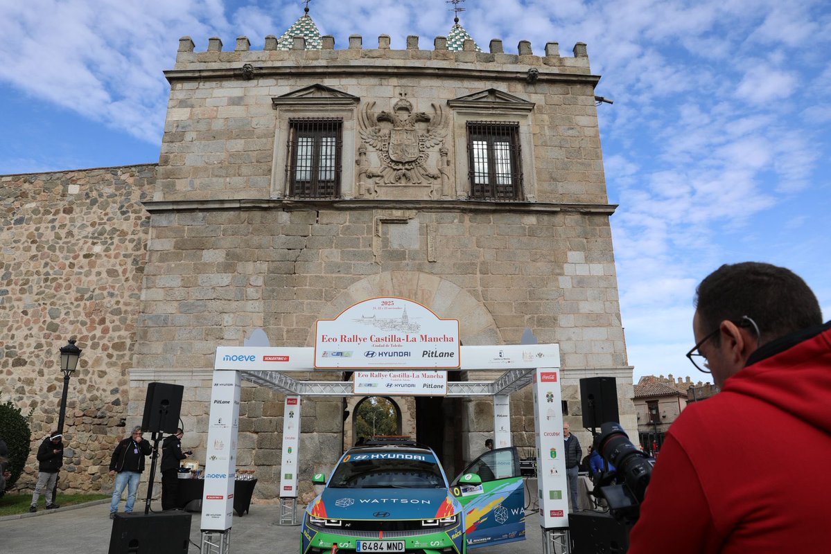 EcoRallyeCLM's tweet image. 🌱⚡ #EcoRallyeCLM lidera la sostenibilidad en España. 
Toledo ha revivido durante la entrega de #Premios un fin de semana inolvidable con energía, innovación y emoción

@CEEA_RFEdA @HyundaiEsp @MoeveGlobal @SCALEXTRIC_OFIC @ToledoAyto @gobjccm