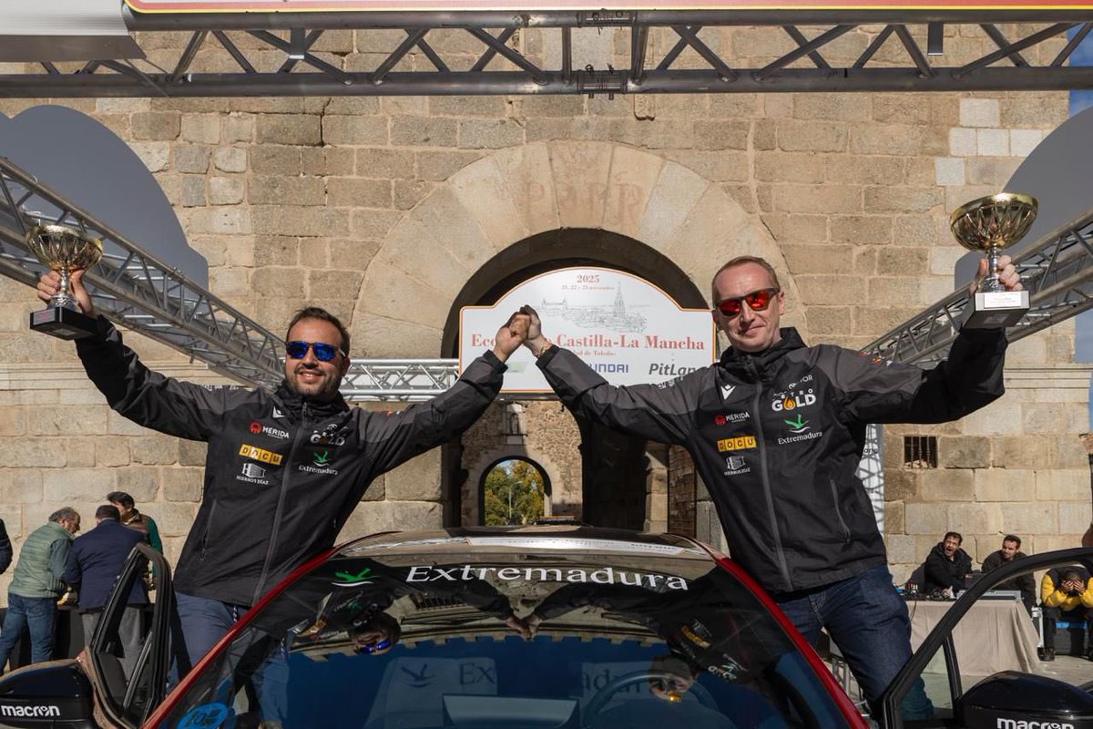 EcoRallyeCLM's tweet image. 🌱⚡ #EcoRallyeCLM lidera la sostenibilidad en España. 
Toledo ha revivido durante la entrega de #Premios un fin de semana inolvidable con energía, innovación y emoción

@CEEA_RFEdA @HyundaiEsp @MoeveGlobal @SCALEXTRIC_OFIC @ToledoAyto @gobjccm
