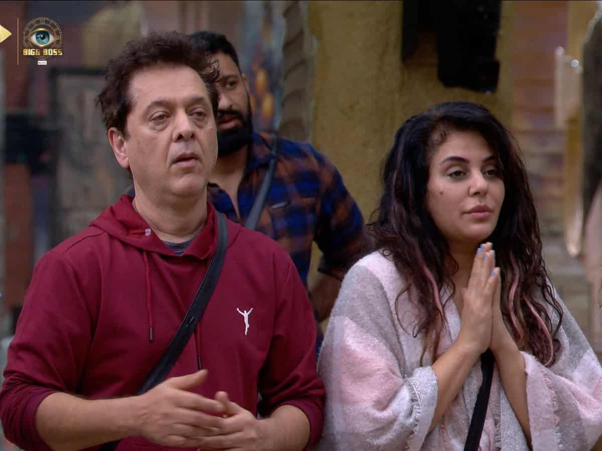 SonaliKiSuno's tweet image. Even in a room full of loud opinions, MOST INFULENTIAL ARFEEN SARA brought depth with just a few honest words.
Their presence changes the whole tone without demanding attention.
That’s the kind of influence viewers never forget.