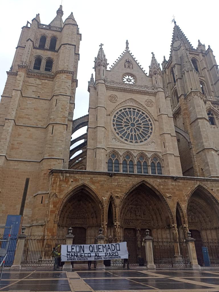 CSIF_forestales's tweet image. Sr. @alferma1, #BomberosForestales y #AgentesMedioambientales de #CyL le envían un mensaje desde #LeónESP hoy
👇