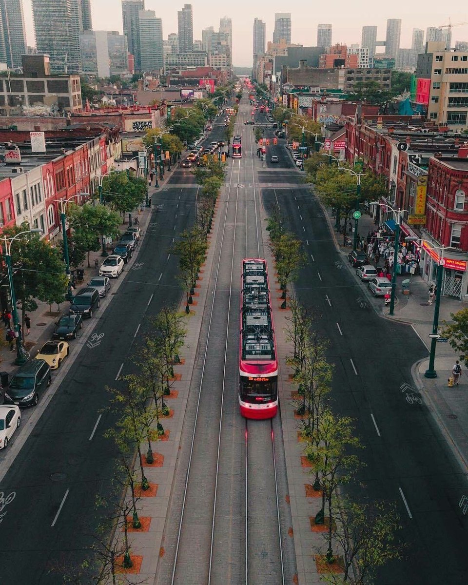 OsvaldoAGS's tweet image. El metrobús es un pendejo y no descansaré hasta que circuito interior y periférico tenga transporte público masivo de verdad en sus carriles centrales.