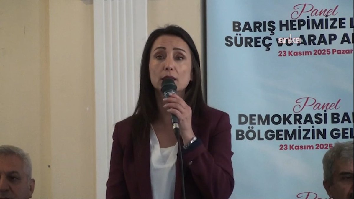 👉 Tülay Hatimoğulları: Bu görüşmeler AKP-MHP ile değil, devletle yapılıyor

"Mutlaka bu sürecin içinde CHP olmalı. Bu görüşmeler AKP ile MHP ile yürütülen görüşmeler değil, devletle yapılan bir görüşmedir ve çatışanlar birbiriyle konuşur. Bu dünyada bütün çatışma ve çözüm