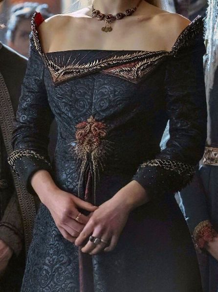 rhaenyrasrealm's tweet image. so obsessed with this rhaenyra look