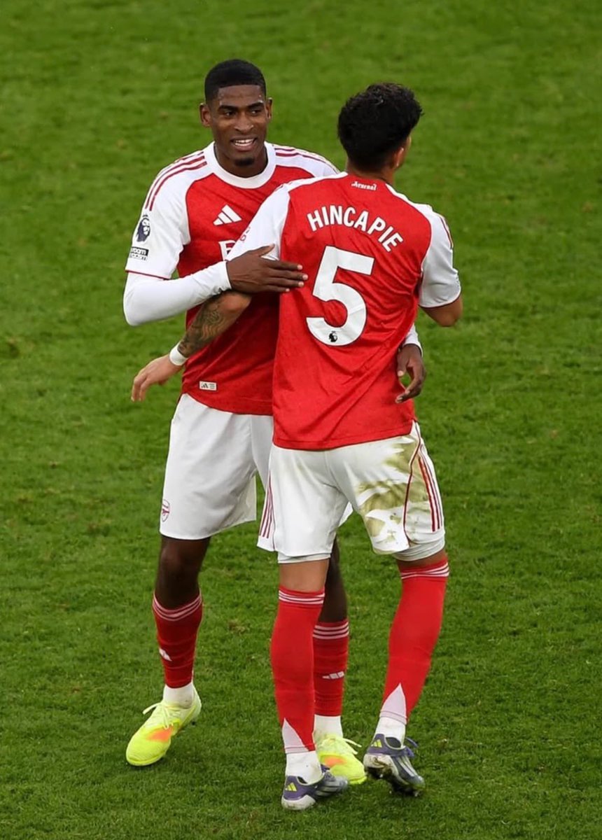 gfmtech's tweet image. Piero Hincapié must not go unnoticed today. Premier League debut. 

Arteta chose the one who relishes a battle more than anyone at Arsenal and what better fixture than the North London Derby.