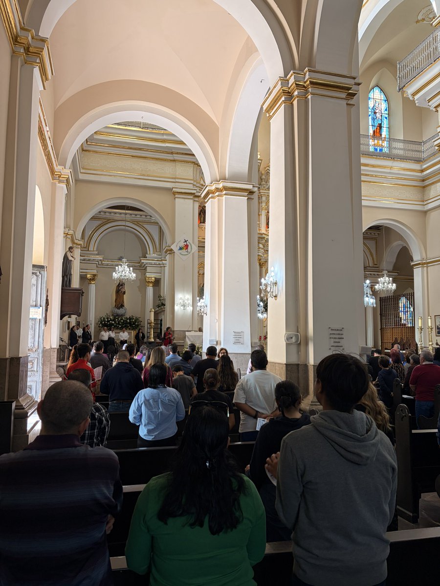 carloshigarcia's tweet image. Vine a pedir por ustedes para que ustedes pidan por mí.