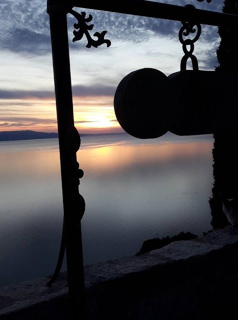 jimmyrodis's tweet photo. Θεολόγος δεν είναι όποιος διάβασε τόμους βιβλία, και έμαθε απέξω όλες τις ορολογίες. 

Αλλά εκείνος που μπορεί να διακρίνει τις ενέργειες, αν προέρχονται απο τον Θεο ή απο τον διάβολο. Και αυτό γιατί τις γνωρίζει εμπειρικά... 

https://t.co/CA9oufSm57 https://t.co/7FWvaWGGZk