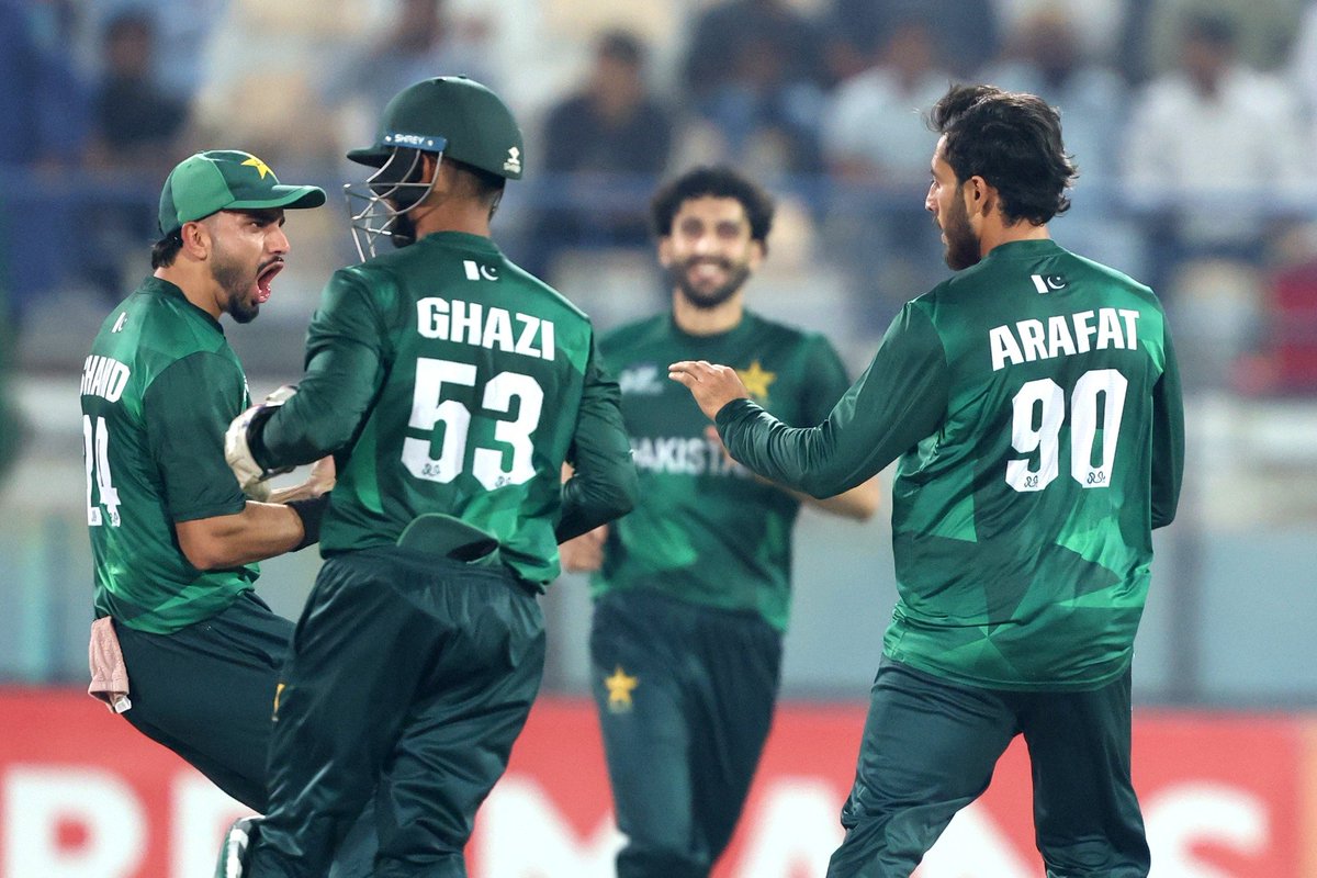MemesByHasso's tweet photo. CHAMPIONS! Pakistan Shaheens beat Bangladesh A in Super Over to win the Asia Cup Rising Stars! 🇵🇰👏

#PAKvBAN https://t.co/h2MN6rHfhW