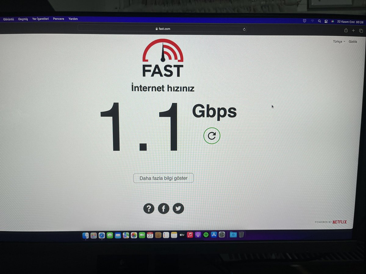 ZGRahmet's tweet image. 2014 Late Mac Mini den @Turknet ile aldığım hız.. 🧿 😎 👍
Bir de şöyle bir şey var. 💢
Modem alt katta, üst kata giderken kablo bir switch’e giriyor, switch’ten çıkan internet kablosu Mac cihaza giriyor. (20 Mt kablo ve Evde 10 cihaz da wifi bağlı. :) Teşekkürler 🙏 💯 #TurkNet