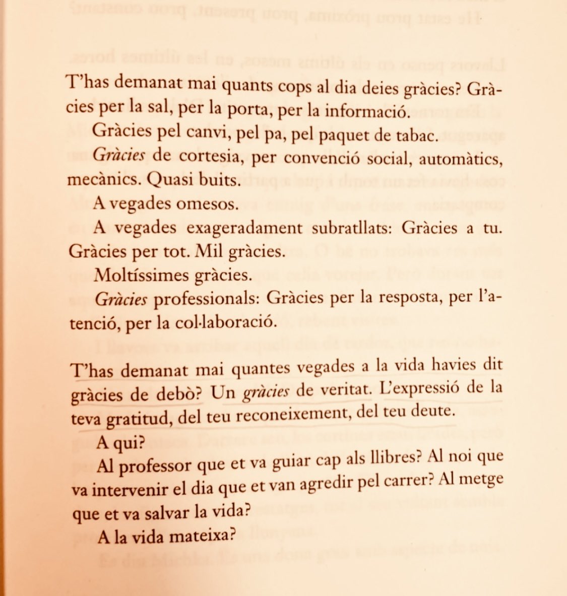 Delphine de Vigan, Les gratituds (traducció de Jordi Martín Lloret).