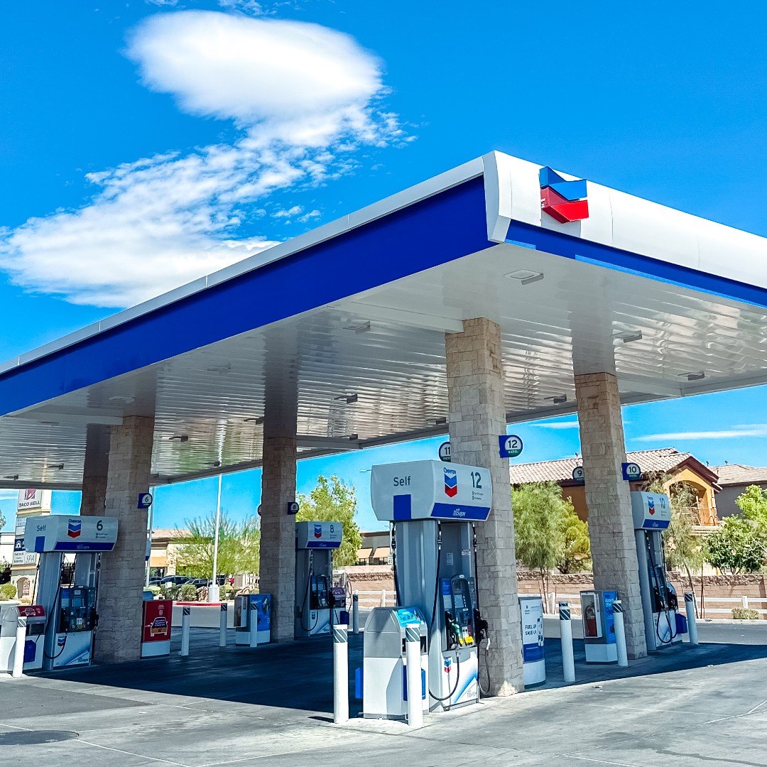 TerribleHerbst's tweet image. Stop by Terrible’s today for the ultimate combo: great food, friendly faces, and fuel! 
Whether you’re grabbing coffee or a snack, our store’s got what you need. 
#ShopTerribles #FuelHappy #OnTheGo #TerriblesRewards