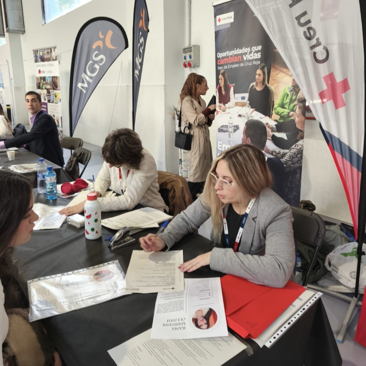 CreuRojaTGN's tweet image. 💼 Ens sumem a la Fira d’Ocupació de Tarragona! El 13/11 vam atendre 175 persones: programes d’ocupació i formació, ofertes laborals i orientació laboral.  
Amb el suport de @Dipta_cat , #CreuRoja i FSE+ 🤝
#CreuRojaTarragona #Ocupació #Formació #Oportunitats