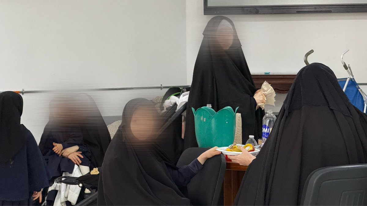 MigracionCol's tweet image. 🚨 Desde @MigracionCol lideramos  un operativo en Yarumal (Antioquia) junto al Gaula Militar Oriente, donde rescatamos 17 niños niñas y adolescentes de la secta judío ortoxa Lev Tahor. Cinco de ellos tenían circular amarilla de @Interpol