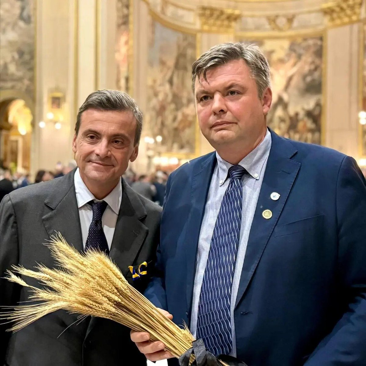 paolomossetti's tweet image. Anche Carlo Calenda trova sia una buona idea quella di associarsi a Oles Horodetskyy, nonostante quest&apos;ultimo sia un noto riabilitatore di Bandera, che negli anni 1940 proclamò uno Stato fedele al Terzo Reich. I due commemorano le vittime dell’Holodomor. Una tragedia «legata al…