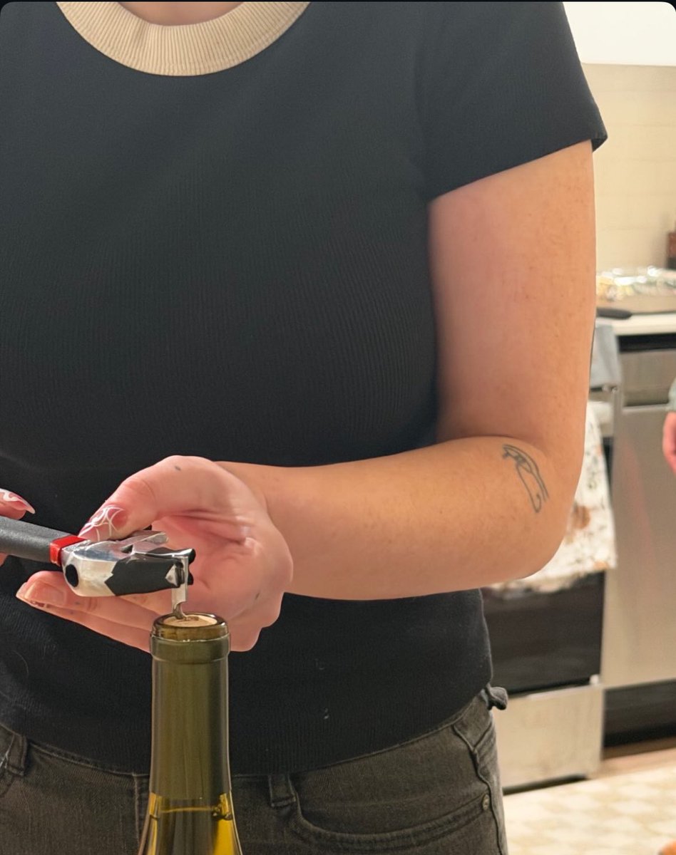 hnnnyyno's tweet image. I’m smart and strong #WomenInSTEM #engineer