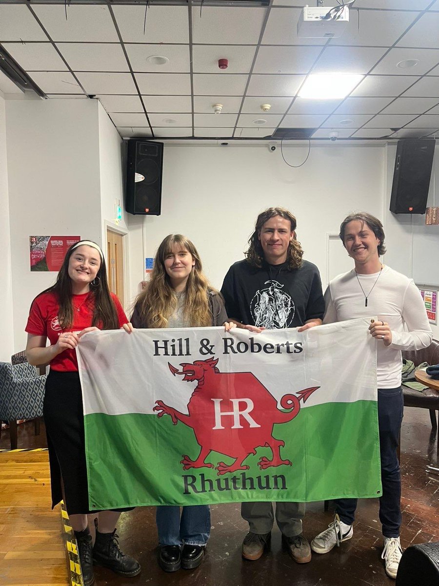 Roeddem yn falch o noddi'r gig rhyng-gol yn Aberystwyth neithiwr gyda Bwncath, Maes Parcio a Buddug🎤🎶🏴󠁧󠁢󠁷󠁬󠁳󠁿