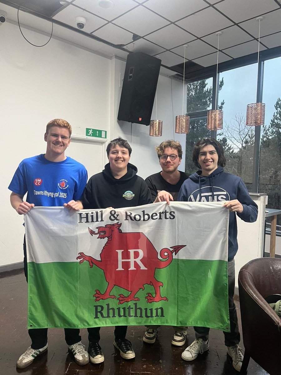 HillandRoberts's tweet image. Roeddem yn falch o noddi'r gig rhyng-gol yn Aberystwyth neithiwr gyda Bwncath, Maes Parcio a Buddug🎤🎶🏴󠁧󠁢󠁷󠁬󠁳󠁿