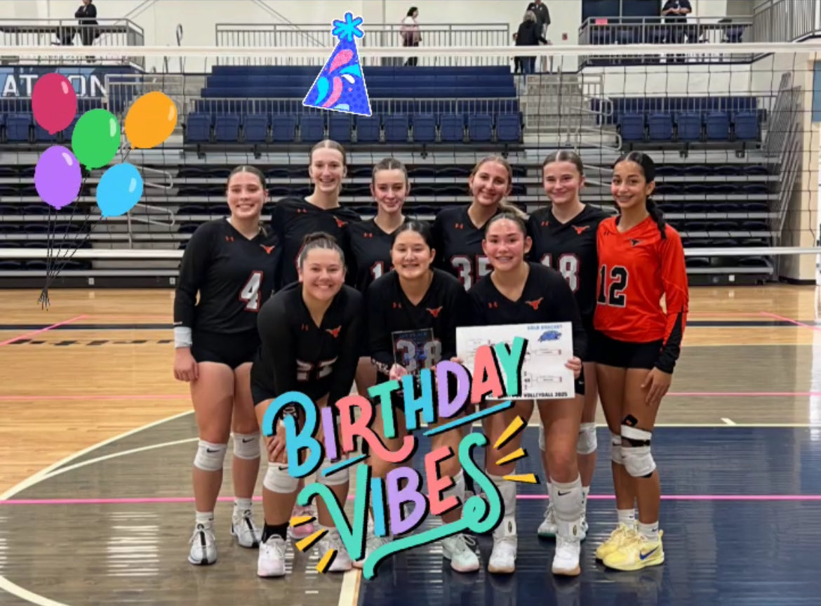 holcombvbsb's tweet image. Happy Birthday to one of our freshman Danica!!! Hope you have a great day!!! 
#FAMILY 🧡🤘🖤🏐