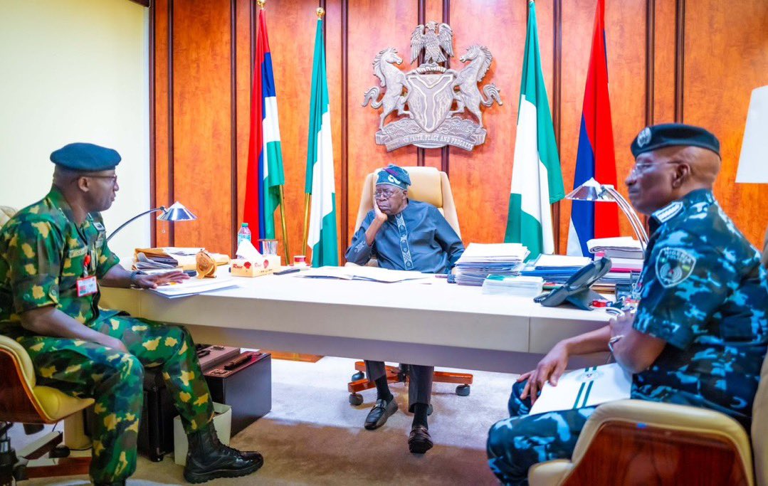 instablog9ja's tweet photo. President Tinubu Orders Withdrawal of Police From VIP Security to Boost Community Policing

President Bola Ahmed Tinubu has directed that police officers currently assigned to VIP protection be withdrawn and redeployed to focus on core policing duties. VIPs seeking protection will now request personnel from the Nigeria Security and Civil Defence Corps.

The directive, issued during a security meeting with service chiefs and the DSS, aims to increase police presence in communities, particularly in remote areas facing security challenges.

Tinubu has also approved the recruitment of 30,000 additional officers and is collaborating with states to upgrade police training facilities nationwide.