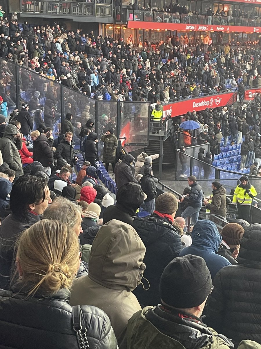 Als jezelf de kansen niet benut en een prima eerste helft sporten je dit over jezelf af…je kunt ook niet ongestraft je hele voorhoede verkopen en daar niks voor terug halen of snap ik er niet zoveel meer van 👊….Feyne avond