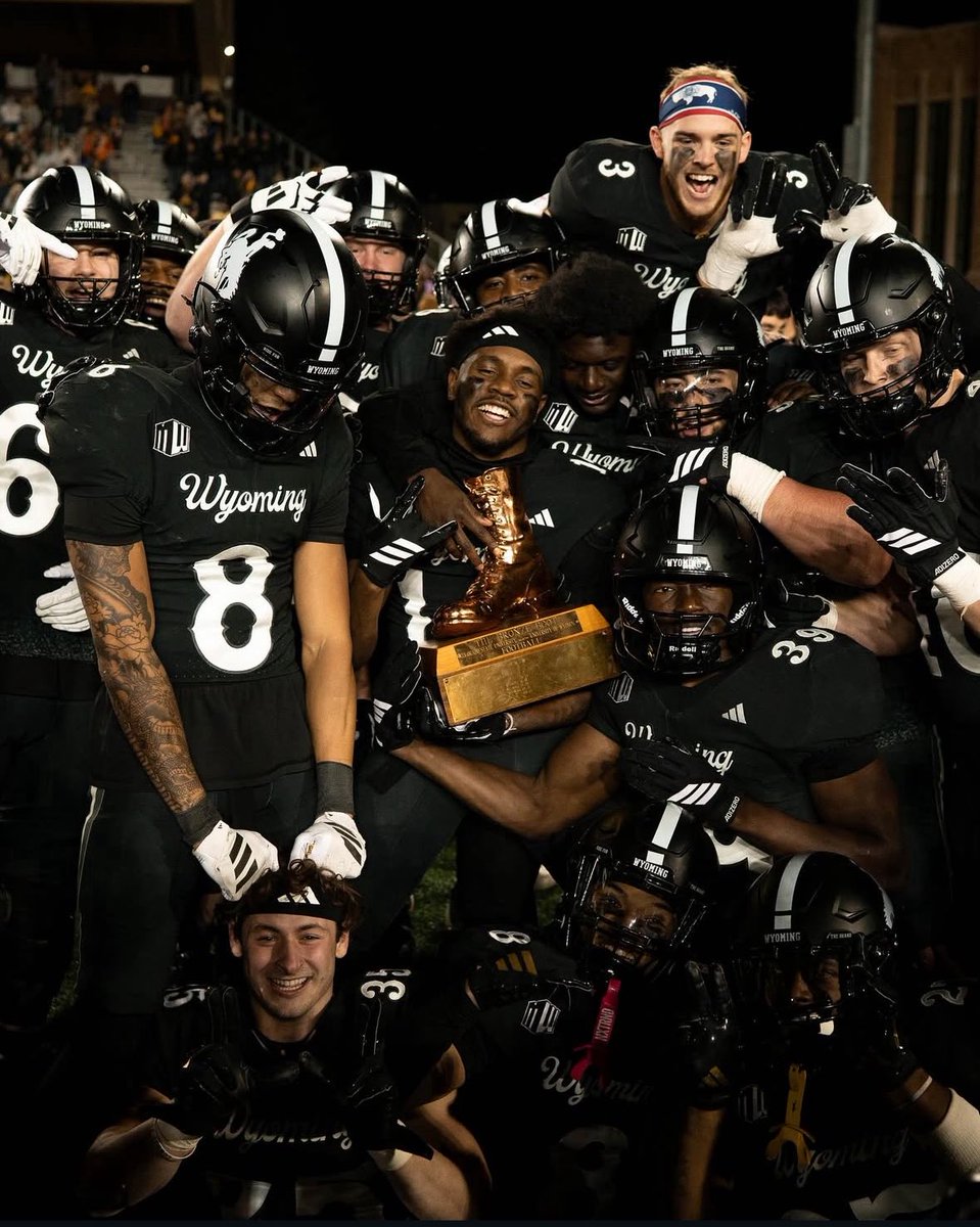 After an amazing Official Visit and talk with <a href="/JaySawvel/">Jay Sawvel</a>, I am beyond blessed to have received my 6th D1 offer from Wyoming! 
<a href="/CoachLukeSC/">Coach Williams Fierro</a> <a href="/coachfischer7/">Jeff Fischer</a> <a href="/Saddleback_FB/">Saddleback College Football</a> <a href="/JaySawvel/">Jay Sawvel</a> <a href="/BrandonHuffman/">Brandon Huffman</a>