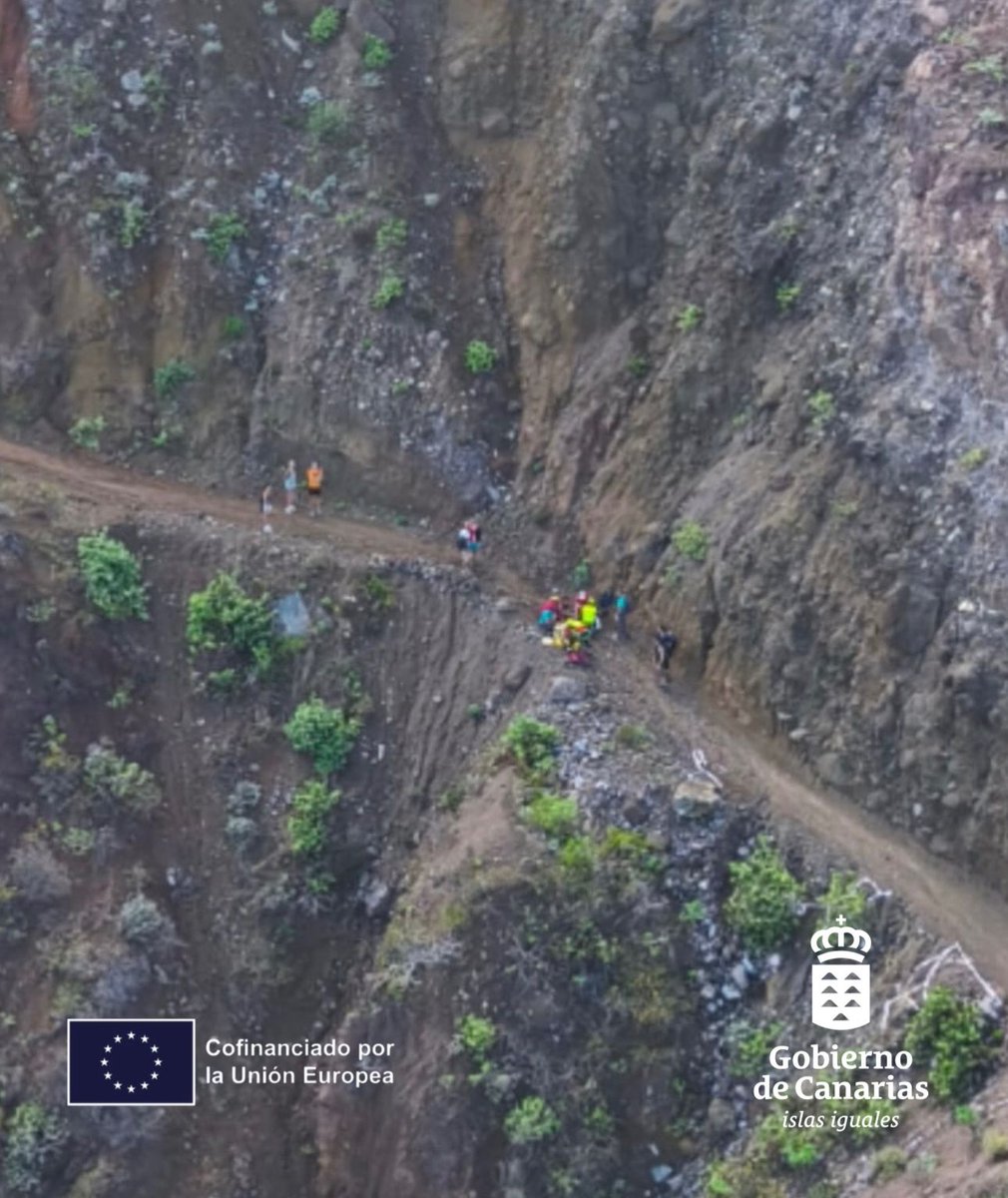 Rescate por el helicóptero del #GES de un senderista herido en Santa Cruz de #Tenerife

www3.gobiernodecanarias.org/noticias/resca…