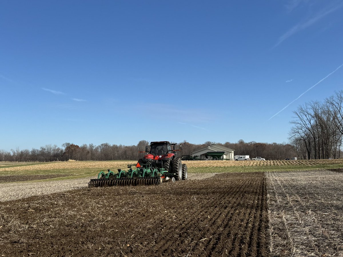 Sunny Sunday for fall tillage plots ☀️ Couldn’t do this work without <a href="/Case_IH/">Case_IH</a> and <a href="/GreatPlains_Ag/">Great Plains Ag</a>