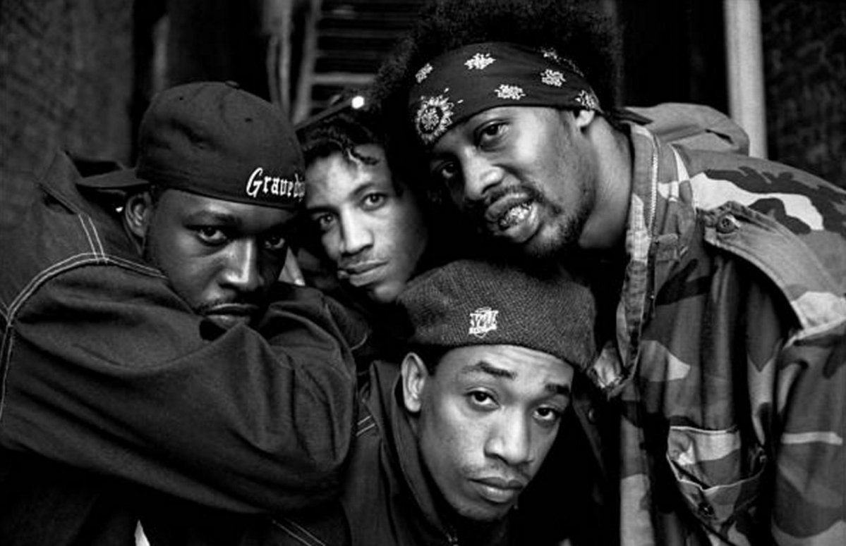 𝐆𝐫𝐚𝐯𝐞𝐝𝐢𝐠𝐠𝐚𝐳, photographed by 𝐃𝐚𝐯𝐢𝐝 𝐂𝐨𝐫𝐢𝐨 for the publicity shoot accompanying their debut album 6 𝐹𝑒𝑒𝑡 𝐷𝑒𝑒𝑝 (Gee Street Records, 1994).