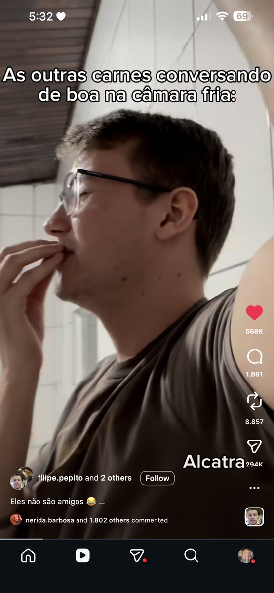 giuzita's tweet image. não precisa de muito pra me fazer rir, sabe