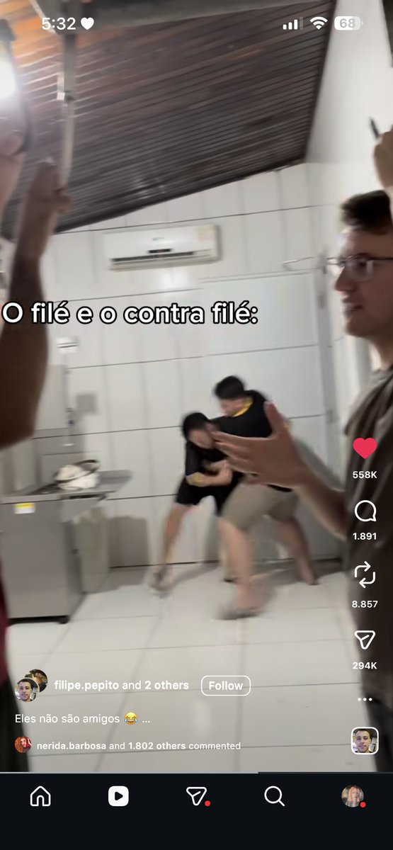 giuzita's tweet image. não precisa de muito pra me fazer rir, sabe