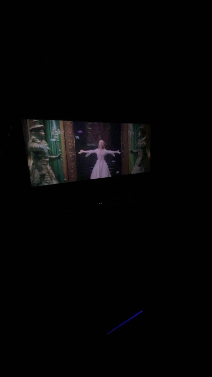 Omg that arianka with chinthyanka on my screen 

Movie was so good !
#WickedForGood