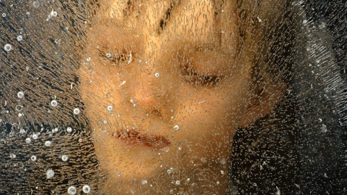 The Ice Palace (Per Blom 1987).
Una película sobre la pérdida y lo indescriptible que funciona por pura evocación. Por momentos transita entre simbolismos que parecen salidos de Picnic at Hanging Rock, también por las fábulas de Lucile Hadzihalilovic. Joyita, merci <a href="/DiegoS_lgado/">Diego Salgado</a>