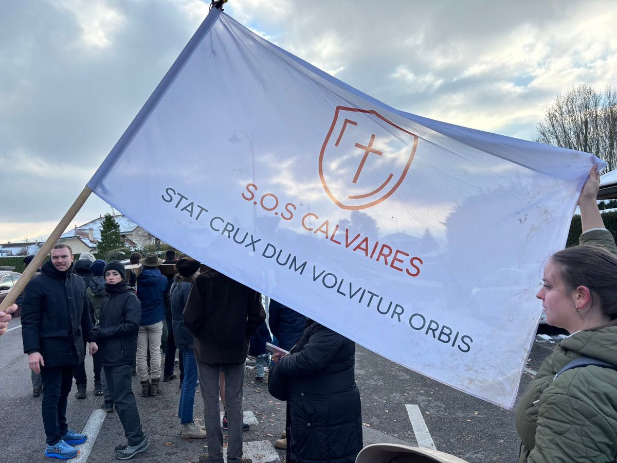 noel_sylviane's tweet image. Bénédiction de la Croix de Bailly à Bonne.Une magnifique restauration réalisée par les bénévoles de l'association S.O.S Calvaires.
Bravo pour leur engagement sans faille en faveur de la restauration et de la protection de notre patrimoine chrétien.➡️ facebook.com/share/v/1EZUVX…