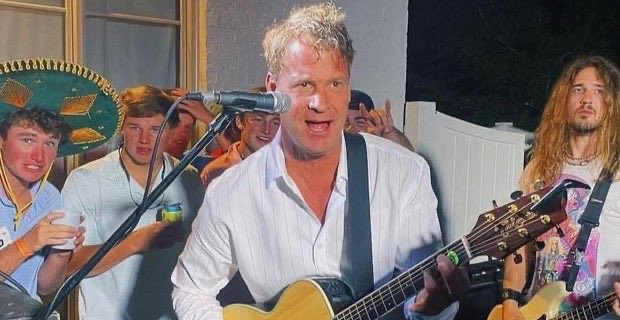 pnorris04's tweet image. “You can stand me up at the gates of hell but I won’t back down” 🐊