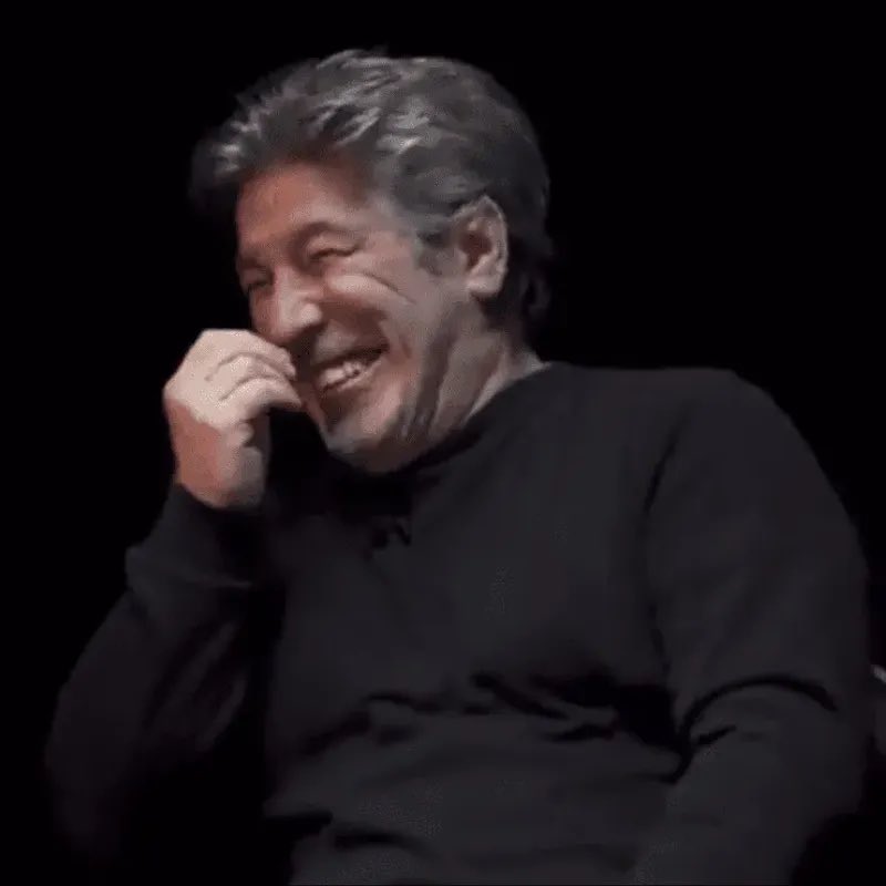 bianpuki's tweet image. Leí a una chica contando que soñó “con su hija” (que no existía) y se levantó extrañándola, y le digo a mi marido nunca te pasó de soñar algo que sabes que no pasó, y te despertas triste? Y me mira serio y me dice “si, una vez que soñé que era un power ranger” kjjjsjs, QUÉ?