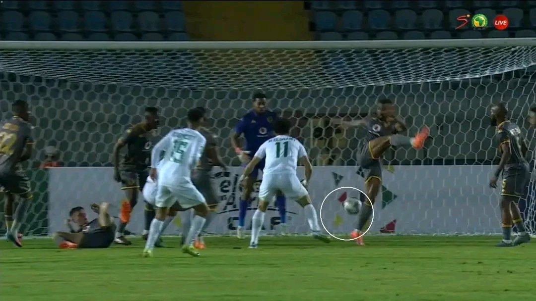 PhumlaniPeter8's tweet image. Miguel is not a football player he is a wrestler 🤗 he scammed them.