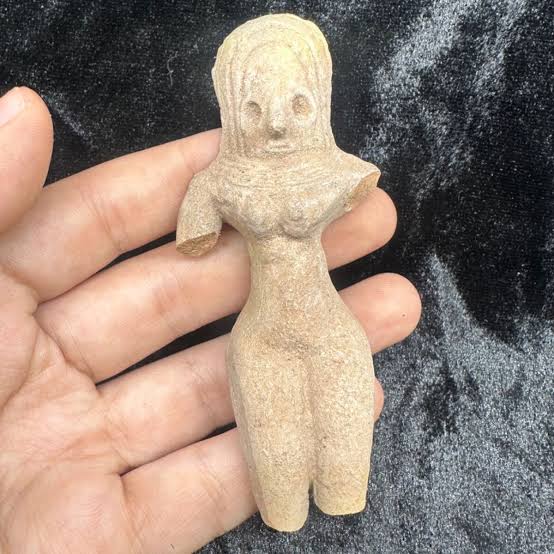 Rtam86418021's tweet photo. Another interesting fact about them is the parallel between the hairdo of Toda Tribal Women &amp; IVC Women  Terracotta  depictions. https://t.co/X8ZzTnT62H
