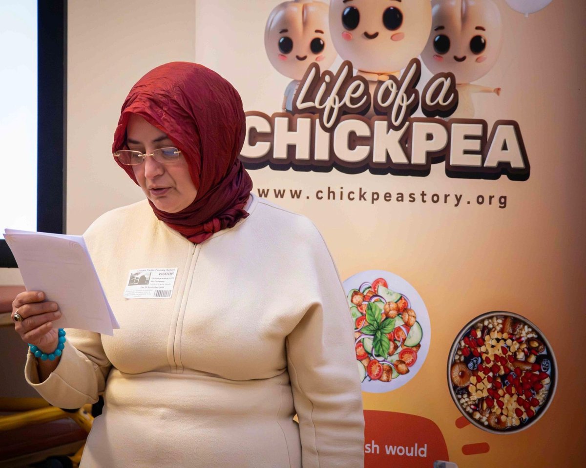DialogueSociety's tweet image. Here is a highlight from our Life of a Chickpea event at Cheam Fields in Sutton. 🌟📘 The occasion united Christian, Muslim, Hindu and Jewish speakers who shared powerful insights that deepened community understanding. #InterfaithDialogue #CommunityUnity