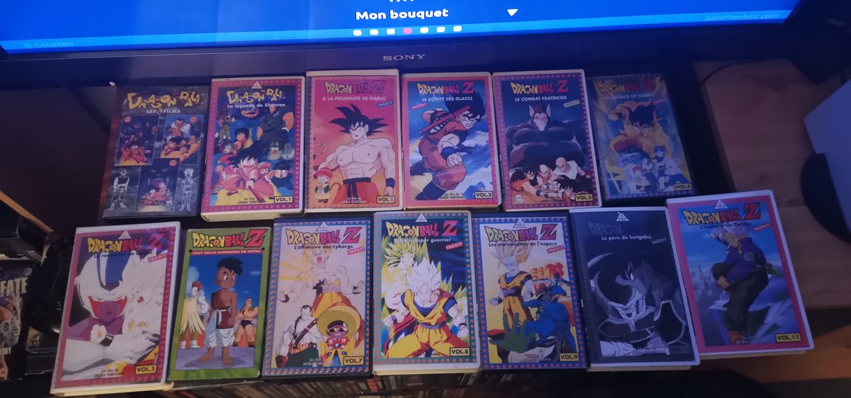 Maxumbrella_'s tweet photo. @cliffeur oui je l'es ait encore.🥰 La fin de DBZ, le coffret partie 1 avec les 40 premiers épisodes, les films. https://t.co/eUIkibZ80B