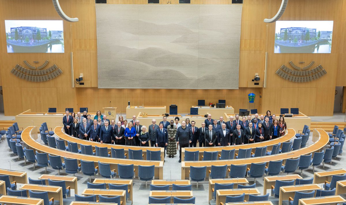 Stortinget's tweet image. Toppmøtet Krimplattformen starter i morgen. I kveld møttes Masud Gharahkhani og de andre parlamentspresidentene som deltar. – Parlamentene spiller en viktig rolle i støtten til Ukraina. Den må fortsette. Ukraina trenger en varig og rettferdig fred, sier han.