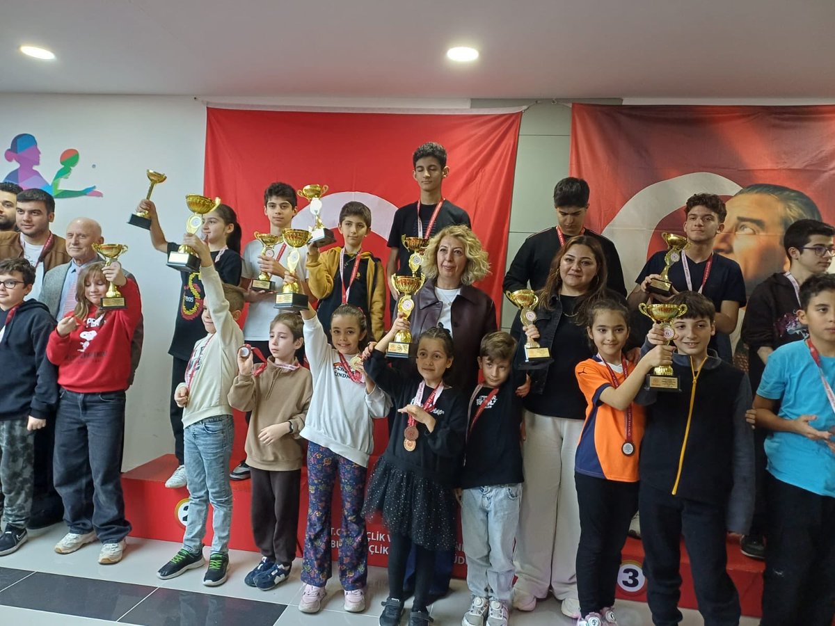 Sporcumuz Zeynep Erva Bilgin, Beylikdüzü Başöğretmen Atatürk'ü Anma Satranç Turnuvası 9-10 yaş kızlar kategorisinde birinci olarak kupa ve madalya kazandı. Zeynep Erva'yı kutluyoruz. <a href="/Pamukhoca/">Nihat Pamukçu</a> <a href="/Beylikduzu_mem/">Beylikdüzü İlçe Millî Eğitim Müdürlüğü</a> <a href="/zekeriyaz/">Zekeriya Postacı</a> <a href="/c_agirbas/">Cevat AĞIRBAŞ</a>